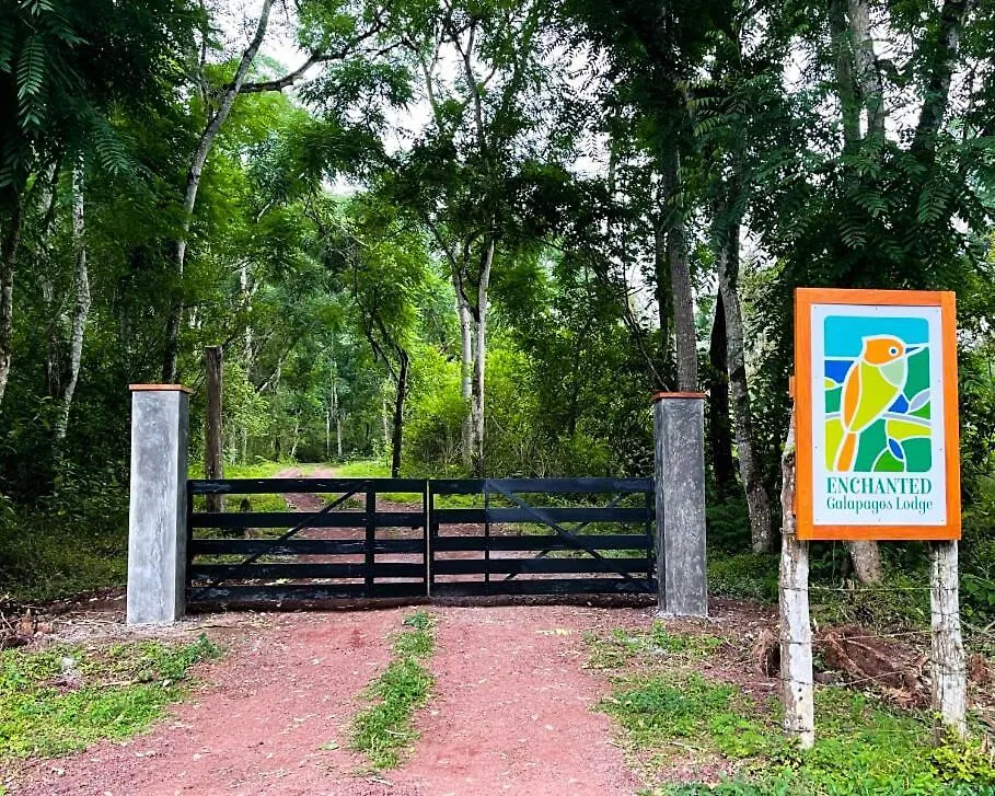 Enchanted Galapagos Lodge 푸에르토아요라 0*,