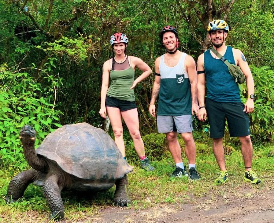 Enchanted Galapagos Lodge 푸에르토아요라