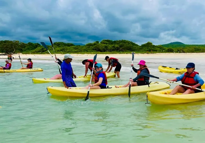 Enchanted Galapagos Lodge 푸에르토아요라